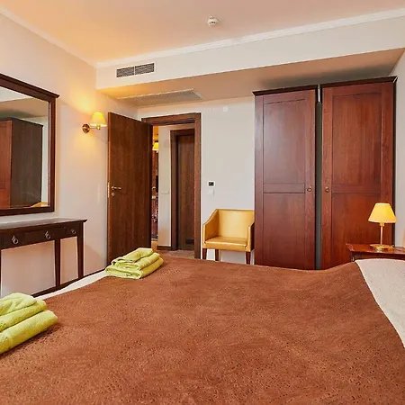 Freedom Beach With Pool, Gym And Free Transfer * Sunny Beach